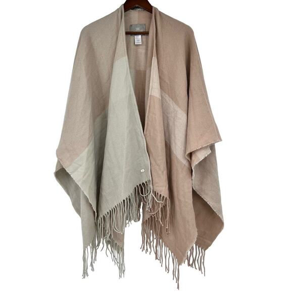 Elegant Pink and Cream Women's Shawl - Picture 4 of 9